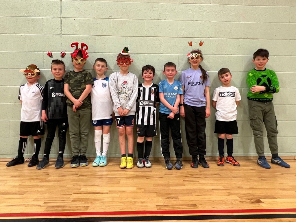 Greenfield Little Strikers feeling festive for their last session of 2022!🎅

We wish you all a Merry Christmas and a Happy New Year! We can wait to see you all back in 2023🎁

We hope you enjoy the selection boxes!🍫

#littlestrikers #newtonaycliffe