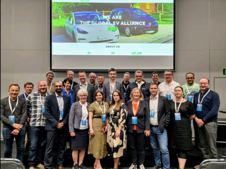 🥳 V DeMS-u smo izredno ponosni, da je bila na volitvah v mednarodni organizaciji GEVA (Global EV Alliance) izbrana naša kandidatka, ga. Dubravka Bošnjak, za dvoletni mandat »GEVA Officer«. 
dems.si/dems-aktivnost…
<a href="/GEVAlliance/">Global EV drivers' Alliance</a> <a href="/drustvoDEMS/">Društvo e-Mobilnost Slovenija</a>