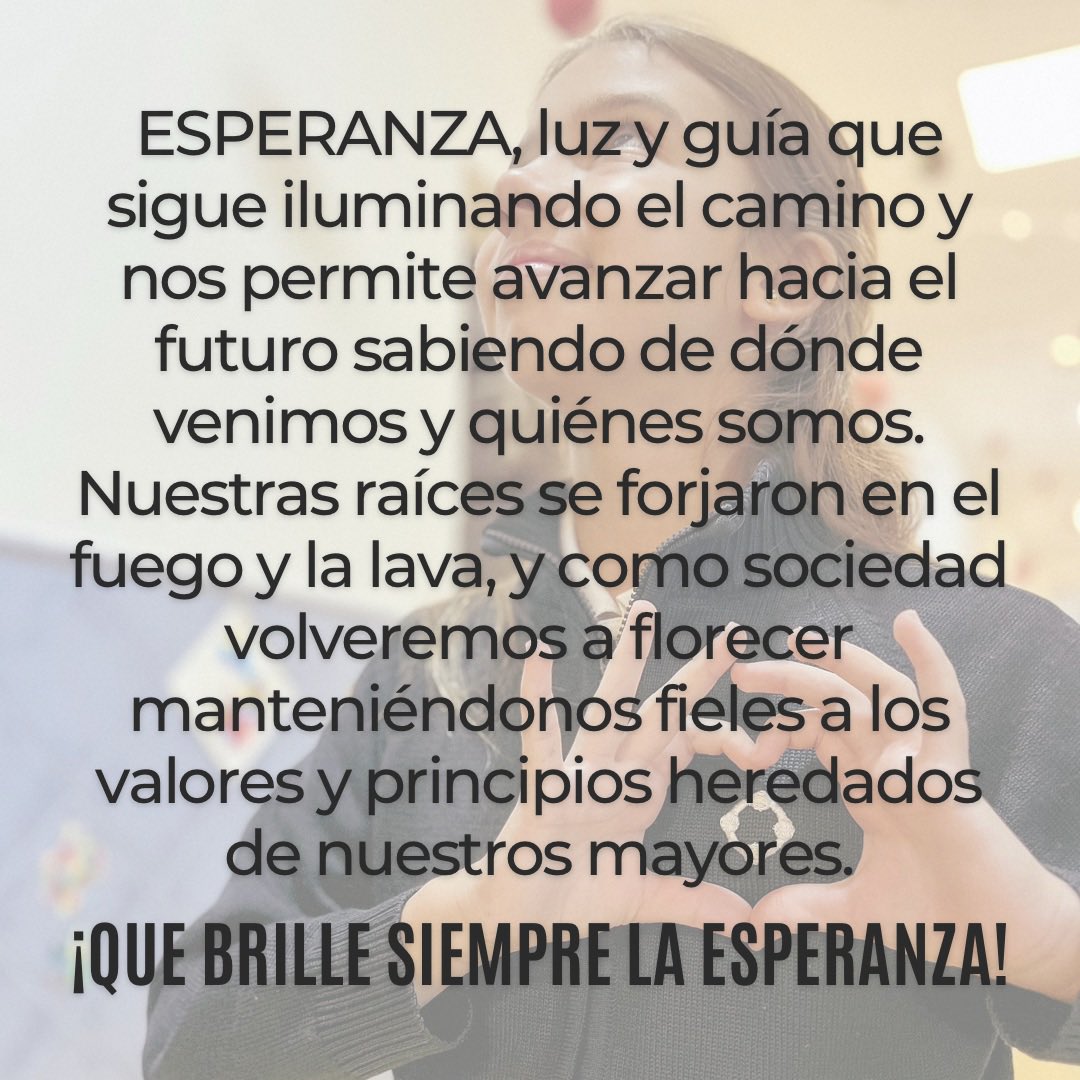 nazaretlapalma's tweet photo. #AniversarioVolcánLaPalma #EsperanzaLaPalma #MediaHoraPorLaPalma #EmpatíaConLaPalma
Se cumple un año del final de la erupción del volcán Tajogaite. ¡Que brille en todas las familias la luz de la esperanza!
#Curso22_23 #BeNazaret #LookUp #ReconsideraElMomentum #ReCrea #ReImpulsa https://t.co/m42IQ7vYCd