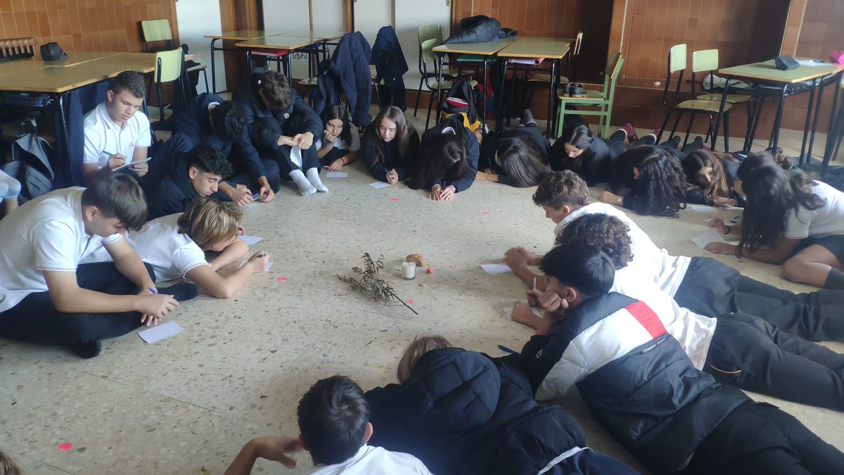 FranciscanasCor's tweet photo. Los alumnos de #ESO  han llevado a cabo diferentes actividades dentro del #proyectoenti de #interioridad durante este trimestre: 𝖆𝖙𝖊𝖓𝖈𝖎ó𝖓, 𝖗𝖊𝖋𝖑𝖊𝖝𝖎ó𝖓, 𝖗𝖊𝖑𝖆𝖏𝖆𝖈𝖎ó𝖓…#somosfranciscanas #atulado   #colegioconcertadocoruña #colegioplurilingüecoruña https://t.co/9AKeLw5K7d
