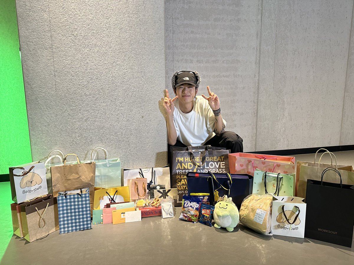 xxkgof's tweet photo. 오늘 수업와주셔서 감사합니다🫶
다들 열심히 해주셔서 정말 기분좋았고 저도 너무 힘났어요☺️ 다들 푹 주무세요😉 https://t.co/u1vlIMJ7Hx