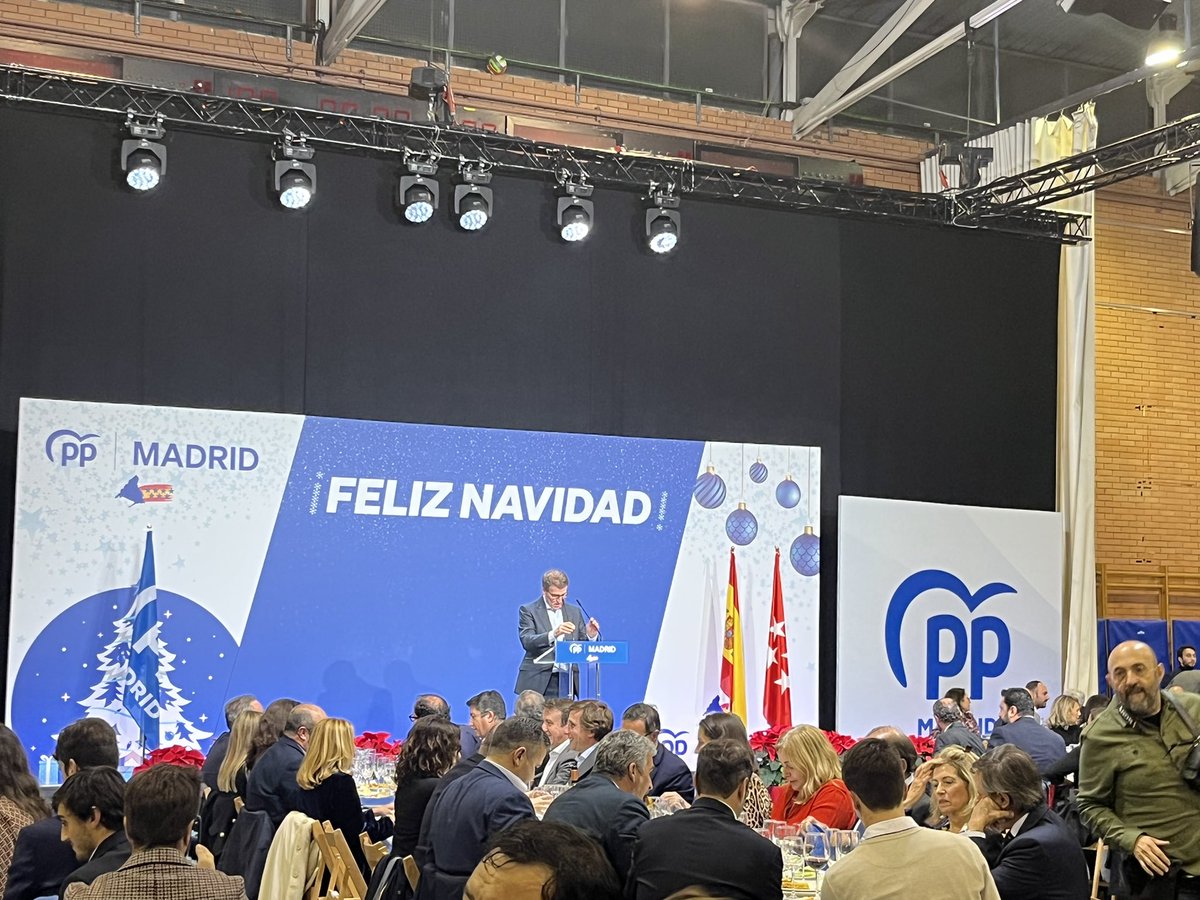 blondieconomics's tweet photo. Disfrutando un año más con muchos amigos y compañeros la cena de navidad del @ppmadrid con @NunezFeijoo y @IdiazAyuso #conganas #conesfuerzo #conoptimismo para que el año 2024 sea el año del PP tanto en la @ComunidadMadrid como en España 🇪🇸 https://t.co/3uKFdnn6ju