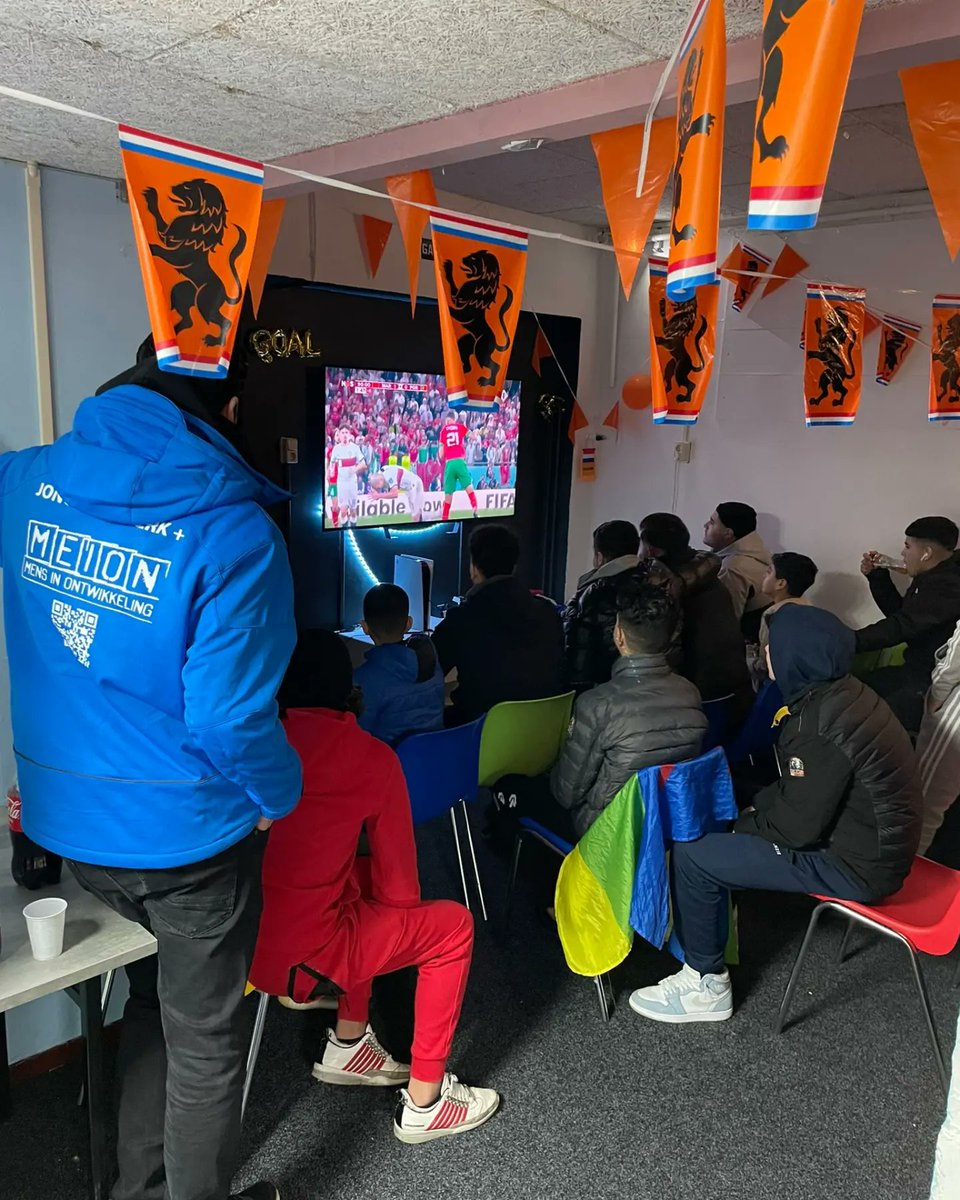 ME_I_ON's tweet photo. Afgelopen zaterdag hebben we zeker met 20 jongeren gekeken naar de kwartfinale Marokko - Portugal!

Ondanks dat Nederland vrijdag uitgeschakeld werd op het WK kunnen we nogsteeds genieten van het Marokkaanse elftal!

Dima maghreb 🇲🇦

#marokko #wk #meion #jongeren https://t.co/4tq6DdeBU0