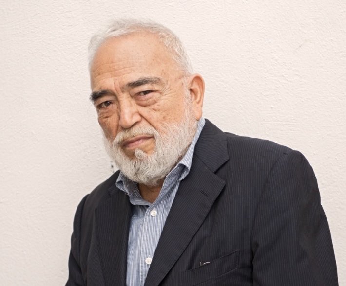 Juan_Melia's tweet photo. Días tristes para el teatro mexicano. 
Descanse en paz el Maestro Alejandro Luna. 
Envío un enorme abrazo a su familia y a todas y todos quienes trabajaron con él. https://t.co/IZ3BhdJac4