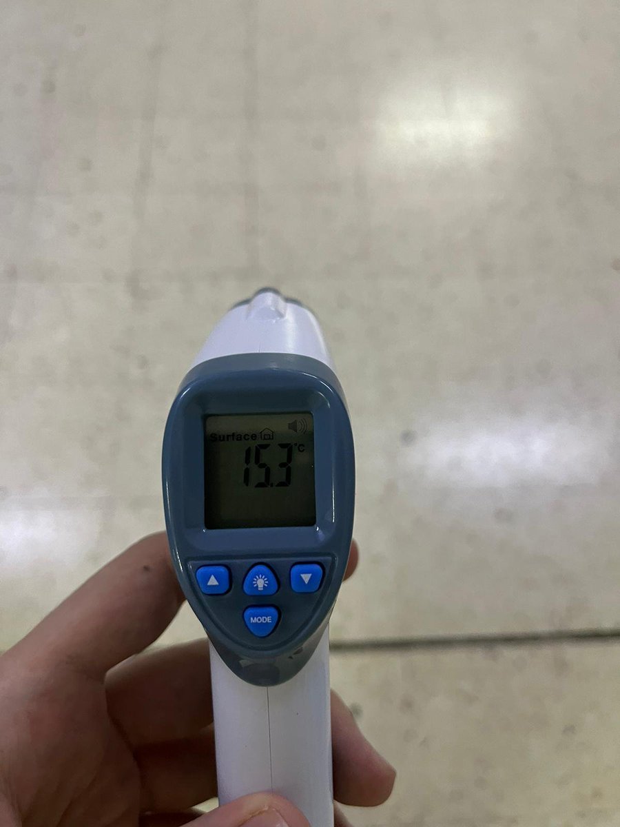 PacoLop88271156's tweet photo. Estas son las condiciones en las que los estudiantes del Instituto Lluis Companys (Ripollet) tenemos que estudiar. Según la Ley no podemos estar en clase con menos de 16 grados. Aún con las reclamaciones que se han hecho al equipo directivo les ha dado igual. Abro hilo https://t.co/z2QIN0Y5Sz