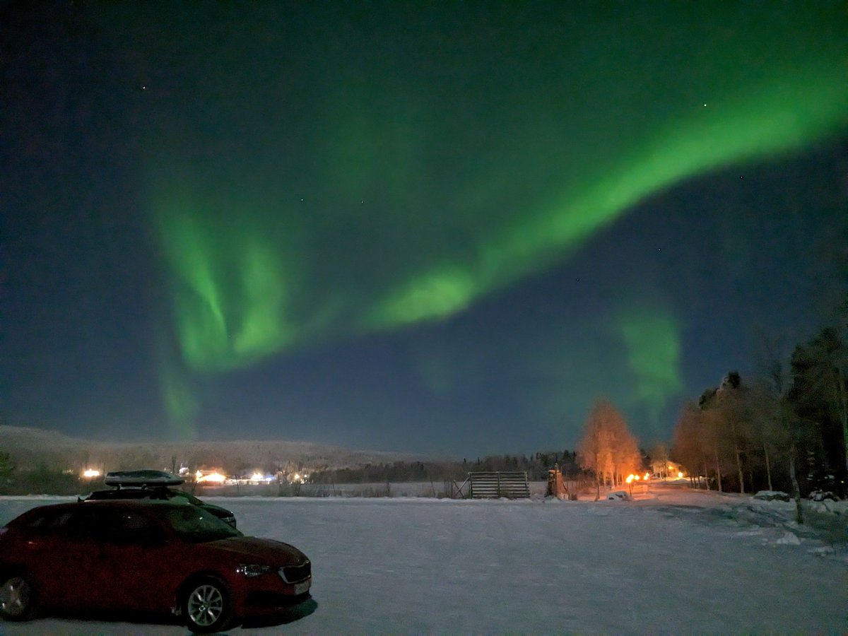 EscapeToLapland's tweet photo. Another great night of Northern lights in Äkäslompolo. Chilly one though at -32C.
#aurora #lapland #Ylläs #finland #revontulet https://t.co/smhxdNllIg