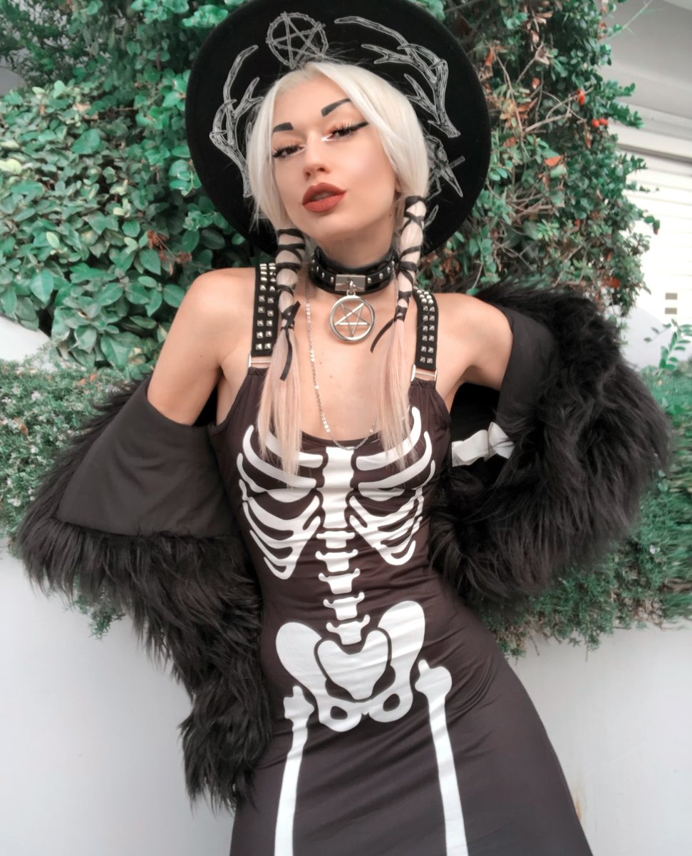 toofastclothing's tweet photo. 🦴Shake Your Bones🦴
Model: @deathcandy
↓↓
:
★ SHOP NOW ★ https://t.co/i3sHtBEiPg ★
:
:
★
#toofastclothing
#skeletonlovers #skeletonclothing #skeletondance #skeletonwitch #skeletongirl #everydayishalloween #alternativeclothing #altgirl #gothgirl #gothgirls https://t.co/O8biPIImnz