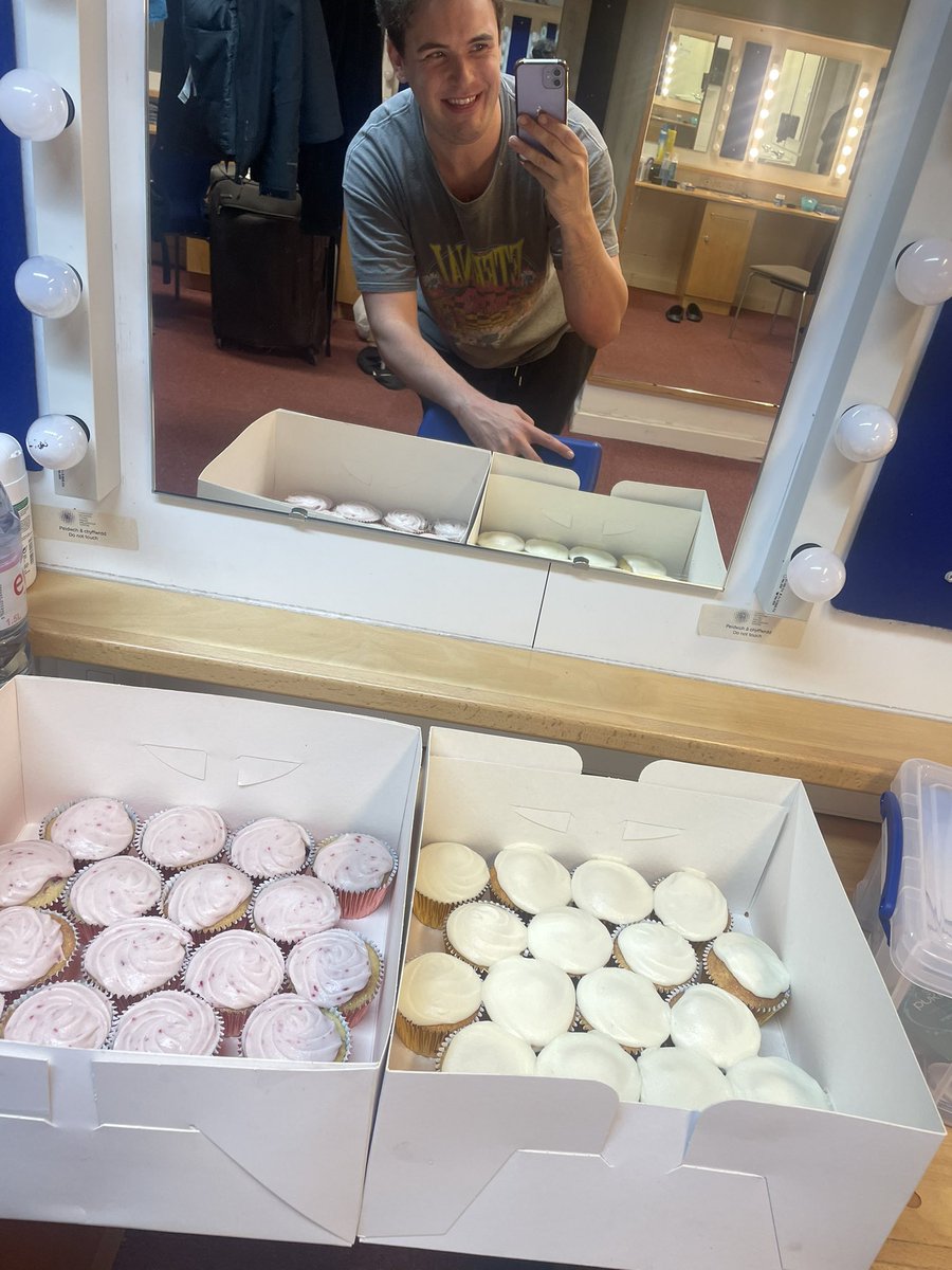 JordanPollard's tweet image. Thank you @CVFry for the lovely delivery of cupcakes for our first night in Cardiff ! @lesmisofficial