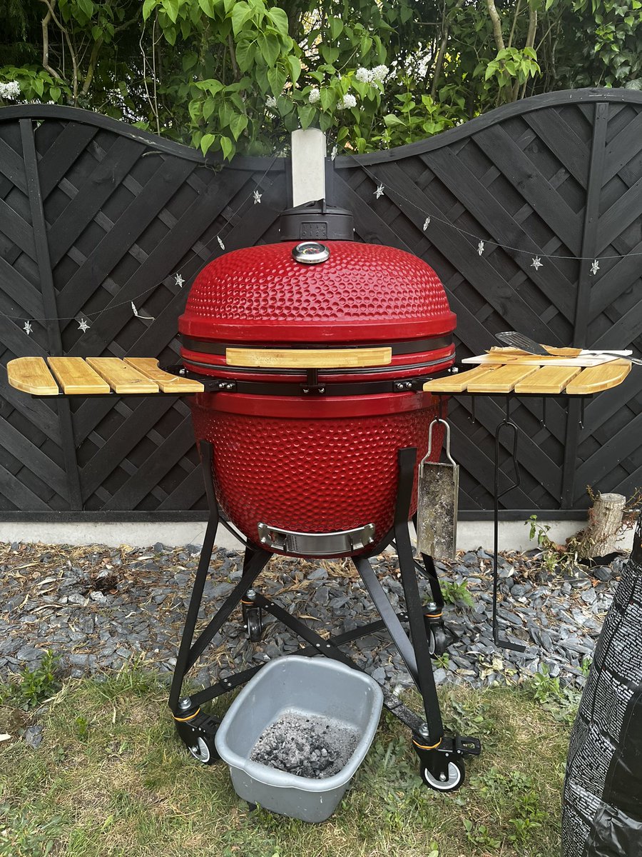 littlespabbq's tweet photo. Bought this little puppy, early this year.  Its a kamado bono grande limited.  Its a great piece of kit that i fire up at least twice a week.  It has the same size grill as a weber so all gbs grill and accessories fit.Great quality. Highly recommend.  @KamadoBONO @thisgrilllife https://t.co/o7cZvlxzrG