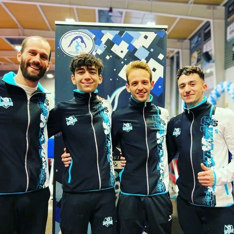 acrotrampsevran's tweet photo. 🇫🇷🏆 Championnats de France de trampoline par équipes 🏆🇫🇷
1/3
➡️ Nationale 1 🥈
L'équipe masculine (Armand Wattiez, Alan Bouattou, Diogo Abreu et Morgan Demiro) se classent 2e.
#Sevran #TeamSevran #trampoline
@Sevranville @ComiteSaint @seinesaintdenis https://t.co/eqhwNjCM2v