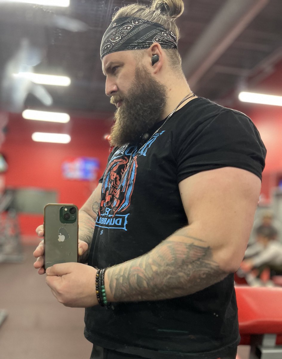 whoisjayfoster's tweet photo. Trained legs today. #deceptioncheck https://t.co/x20UNHdlQF