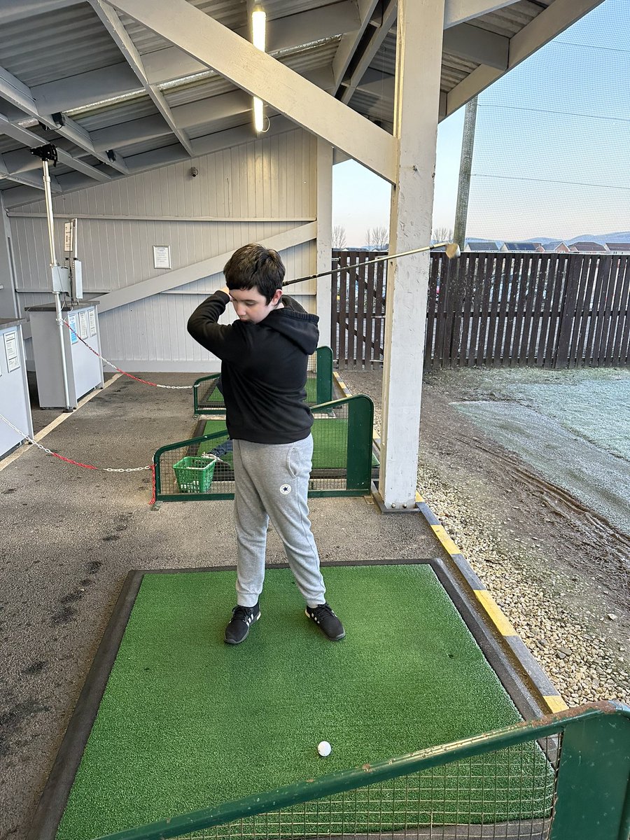 clackscsss's tweet photo. Weather didnβt stop us from practicing this week, boys showing amazing resilience and determination β³οΈποΈββοΈ#teamcsss #golf #frosty https://t.co/Ej5Vr1ERi8