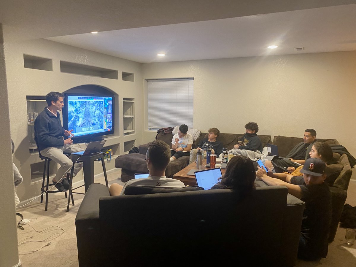 SWA1855's tweet photo. The “Olympic Forum” was held last weekend in Denver, Colorado to help our interns start their spring recruiting season strong and have a productive winter break.
#internshipopportunity #southwesternadvantage #denvercolorado #interntraining #winterbreak https://t.co/g5StjRGOlh
