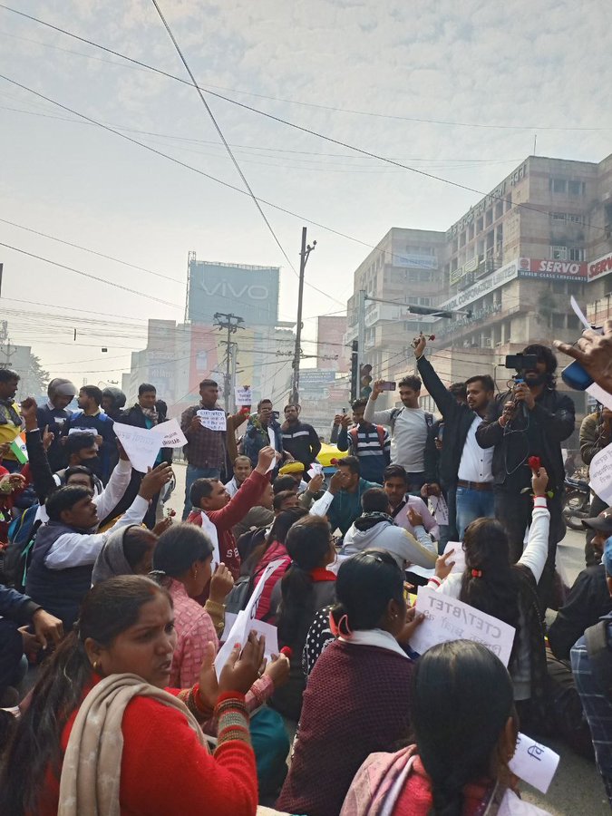 raihanafsar's tweet image. #Release_Primary_Notification 
Where are those hundreds of promises of @NitishKumar @yadavtejashwi . Where are jobs? Bihar needs education &amp;amp; Bihar needs #teacher .
Govt should listen the demands!
@Bihartet19
@raihanafsar
#BiharNeedsTeacher
#7th_phase_1to8_notification