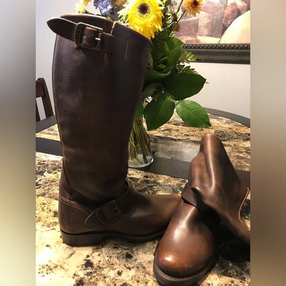 poshfever's tweet photo. So good I had to share! Check out all the items I'm loving on @Poshmarkapp #poshmark #fashion #style #shopmycloset #frye #frenchconnection: https://t.co/0MjOya8FKw https://t.co/djbfnxvYjU