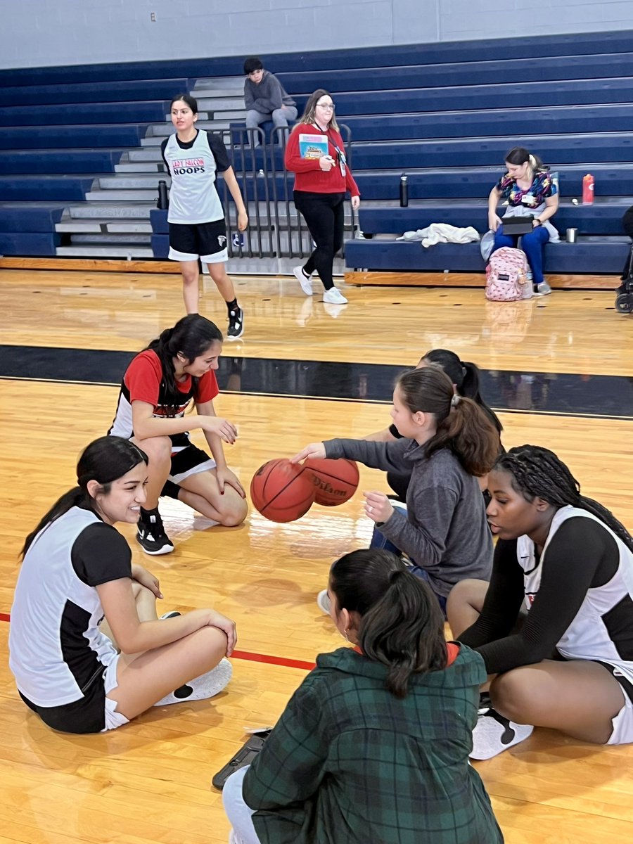 stevensgirlsbb's tweet photo. We had some very special guests at practice this morning. Thanks to SHS ALE for coming out and getting shots up with us!
❤️❤️❤️ https://t.co/bEfjjKWed9