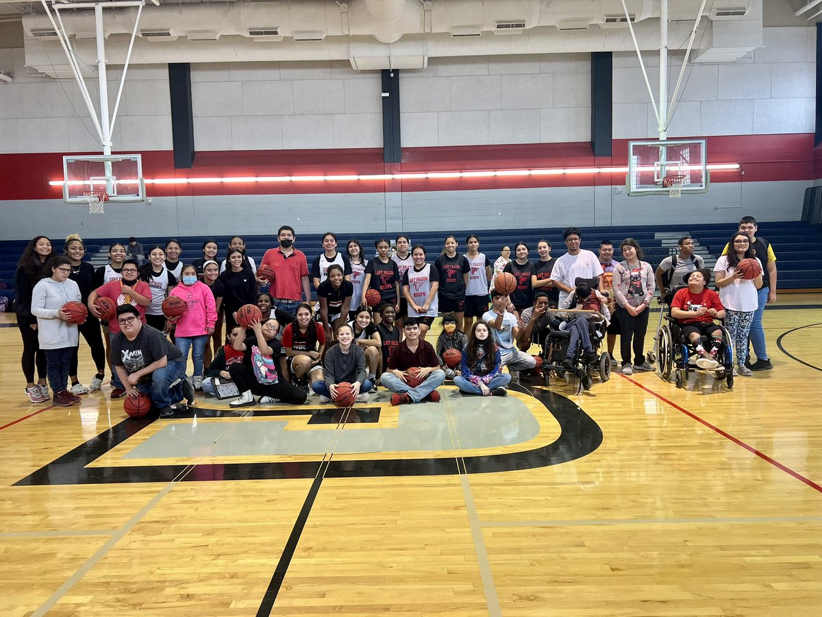 stevensgirlsbb's tweet photo. We had some very special guests at practice this morning. Thanks to SHS ALE for coming out and getting shots up with us!
❤️❤️❤️ https://t.co/bEfjjKWed9