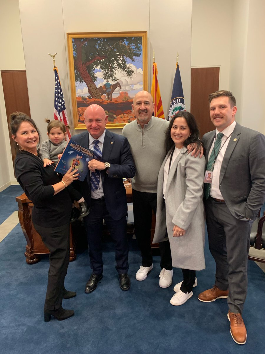 morenoandreak's tweet photo. Thank you @SenMarkKelly for encouraging Camila to reach for the stars 💫 #fullspeedahead 🚀 https://t.co/MurmTIH7Cn