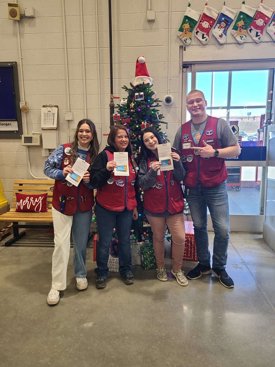 Proud Moment for the Front End here at 1040! Gave out three 25+ credit badges for Q3! Your hardwork is appreciated. Way to go Girls! <a href="/JBBailey9/">JBBailey</a> @trstnmtchll1 <a href="/BenitoKomadina/">Benito.Komadina@Lowes</a>