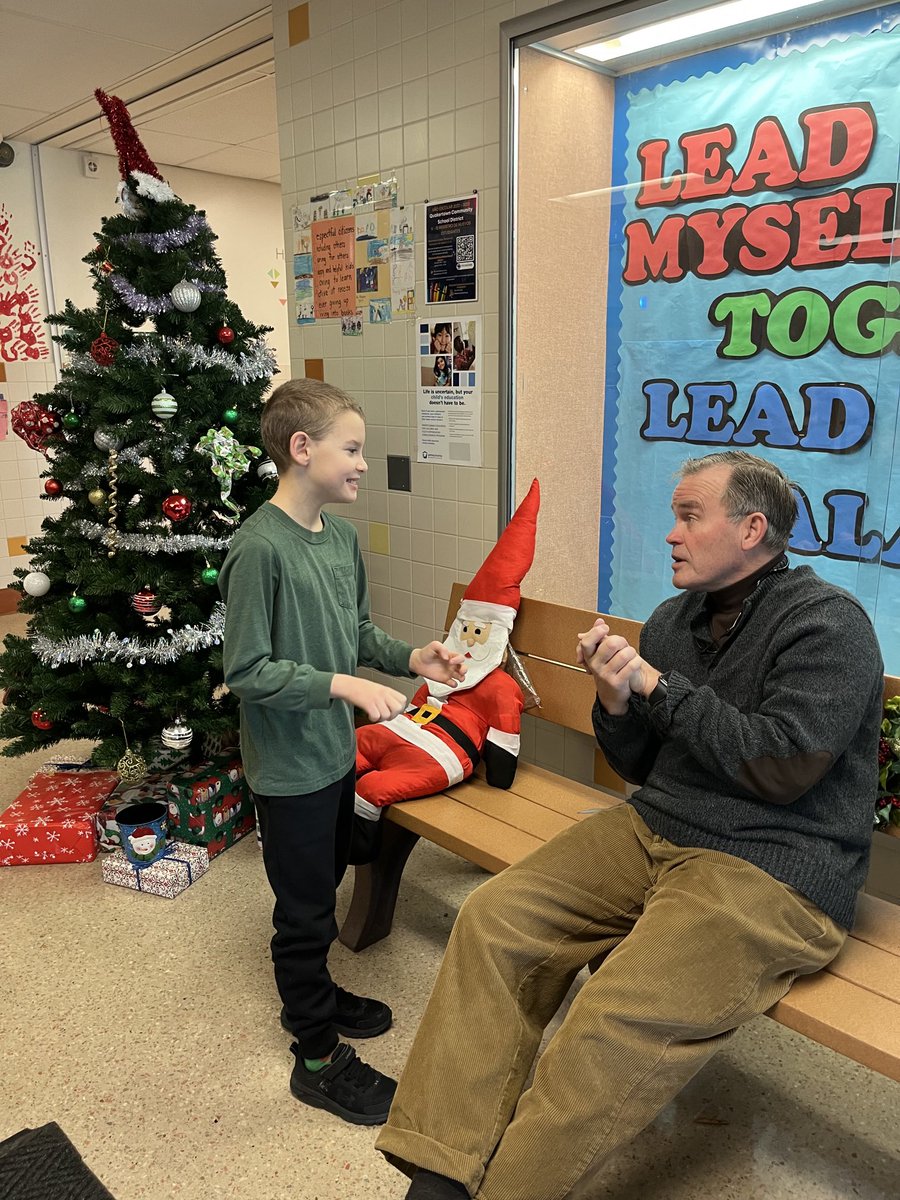 Dr. Harner visited RES and chatted with a student leader after morning announcements! ⁦@BillHarner⁩ ⁦<a href="/QCSDnews/">QCSD News</a>⁩