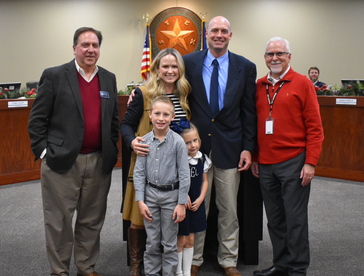 🏈 Boerne ISD named current <a href="/SamChampionHS/">Samuel V. Champion High School</a> Defensive Coordinator Blane Ellis as the school’s new Head Football Coach and Athletic Coordinator
 
Ellis has been the Chargers Defensive Coordinator for the past 10 season.

FULL STORY ➡️ boerneisd.net/EllisNamedCoach