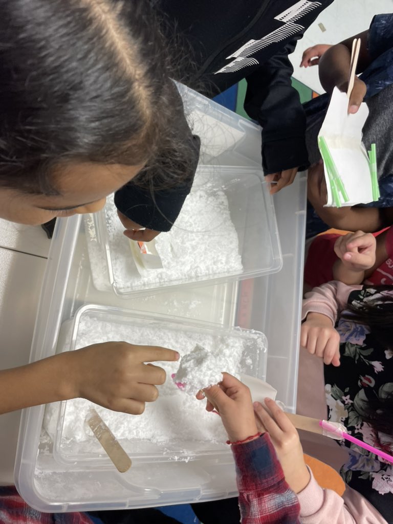 STEMtasticSTARS's tweet photo. After listening to Snowmen at Work, students used EDP to design a shovel that would pick up the most snow. @NISDMichael @NISDSTEMLabs #BeTheLight #WinterSTEM https://t.co/C3vjSJj3tv