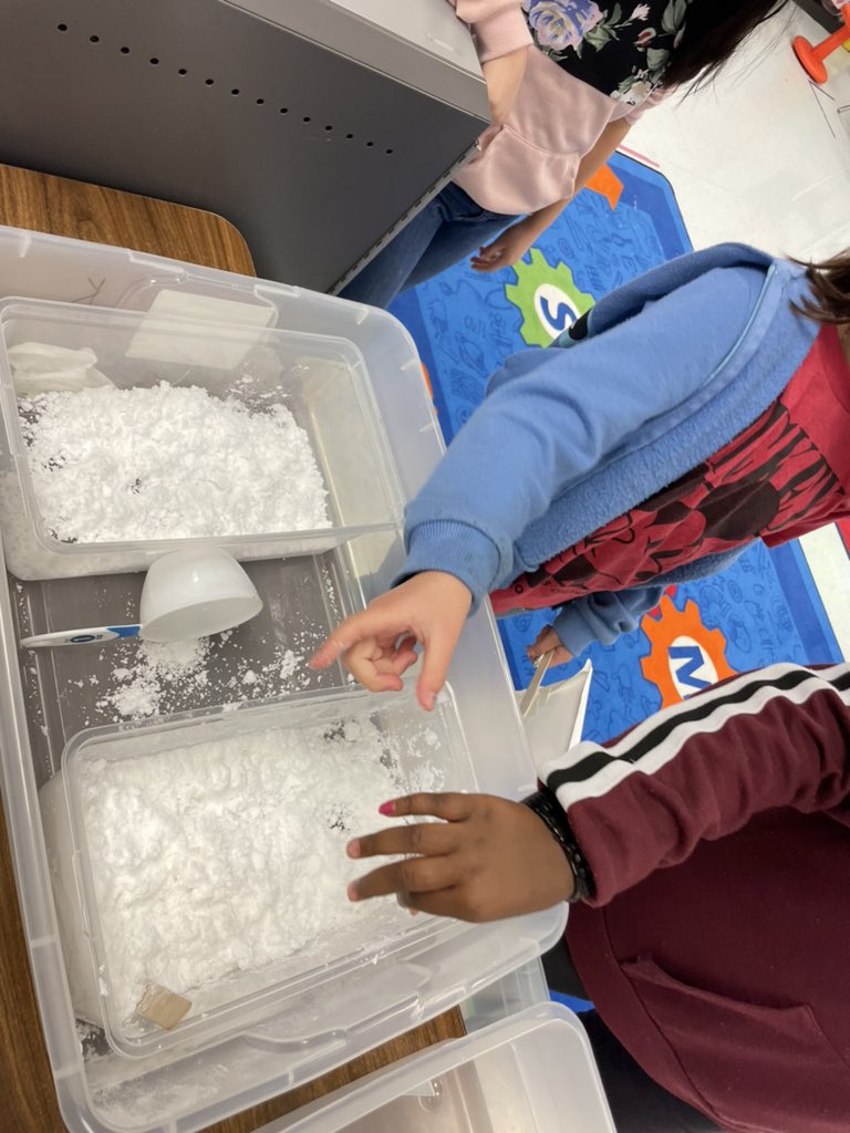 STEMtasticSTARS's tweet photo. After listening to Snowmen at Work, students used EDP to design a shovel that would pick up the most snow. @NISDMichael @NISDSTEMLabs #BeTheLight #WinterSTEM https://t.co/C3vjSJj3tv