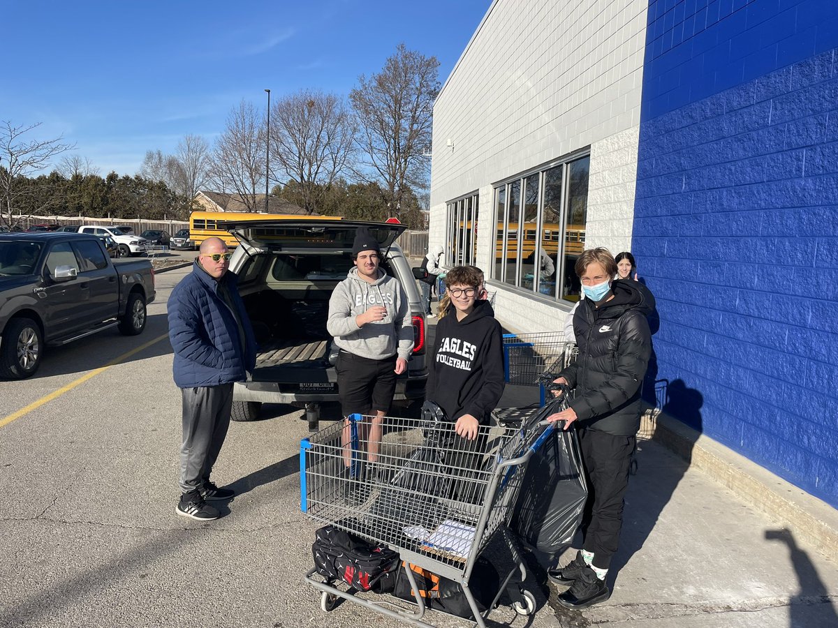 JeffDeProsperis's tweet photo. Absolute privilege to #witness these @SJCEagles students doing #Christ like work @Walmart #Brantford today for the #AngelCampaign for #Christmas 🙌🙏📿✝️❤️ https://t.co/zz8HsxCXGh