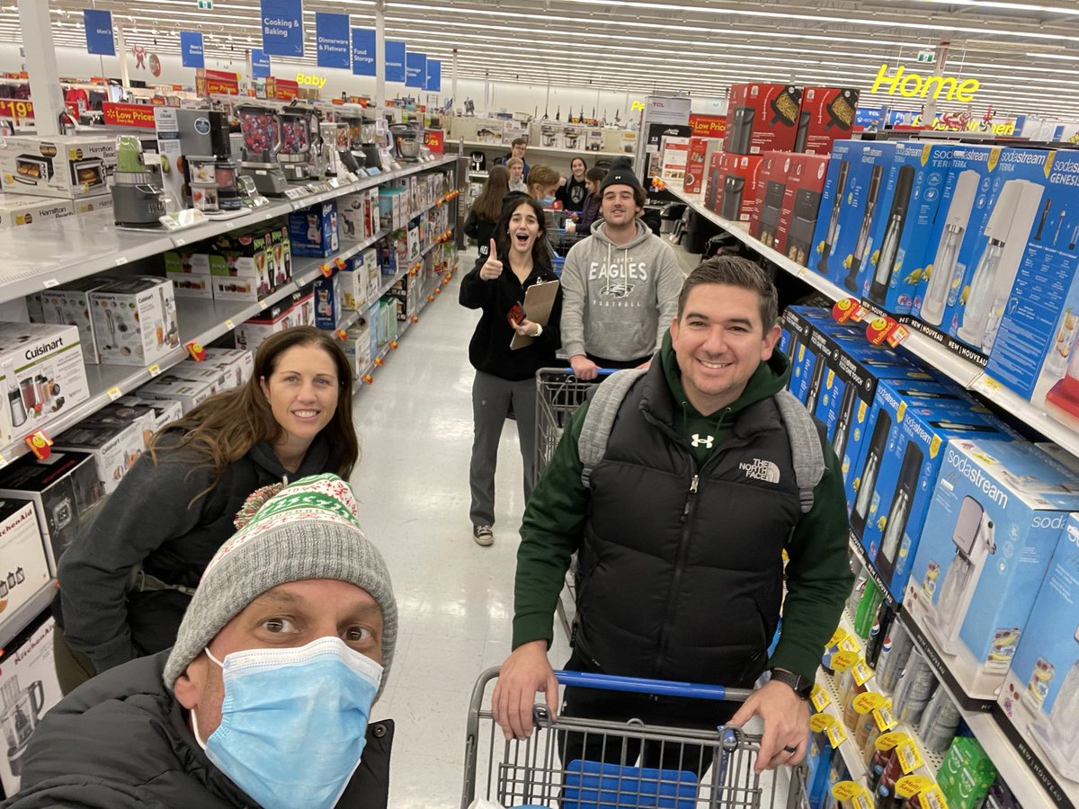 JeffDeProsperis's tweet photo. Absolute privilege to #witness these @SJCEagles students doing #Christ like work @Walmart #Brantford today for the #AngelCampaign for #Christmas 🙌🙏📿✝️❤️ https://t.co/zz8HsxCXGh
