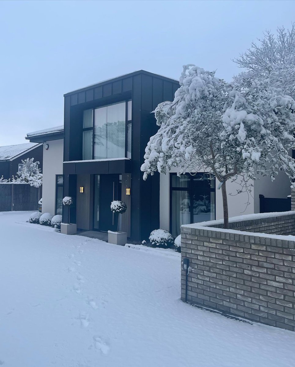 HRVY's tweet photo. here’s a snow selfie ☺️ https://t.co/p35fbPc78M