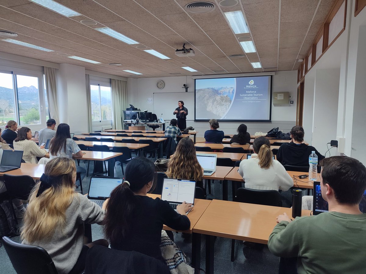 EsportsConsell's tweet photo. Xerrada als alumnes de #sostenibilitat turística de la Universitat de les Illes Balears @SomTurisme sobre l'Observatori de Turisme Sostenible de Mallorca. https://t.co/QS6KWVCh8N