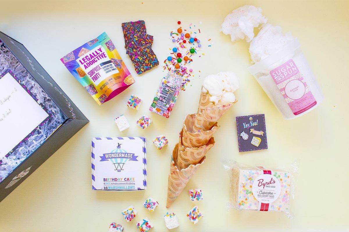 CopiesInAFlash's tweet image. Candy makes a great holiday gift.  Spread some brand awareness with some custom candy treats for your customers!  It’s a real sweet way to do business!