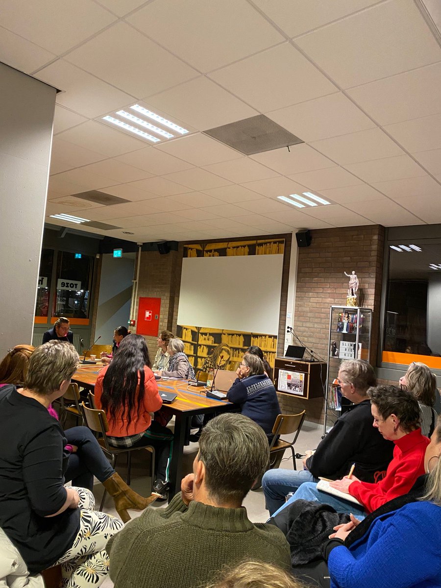 Op bezoek bij de wijkraad Bospolder Spangen Tussendijken (@ Bibliotheek Delfshaven in Rotterdam) swarmapp.com/c/9Cg0KVQMOy1