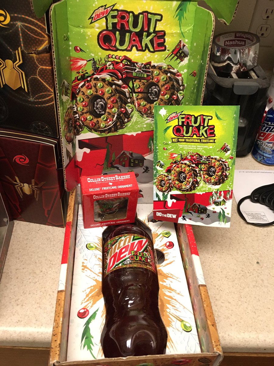 PumpkinKing_90's tweet photo. Just wanna thank @MountainDew for the nice Christmas package of fruit cak...I mean fruit quake! Also really appreciate the @CollinStreet fruit cake ornament! #mountaindew #fruitquake #dothedew https://t.co/HDE7fTf2b2