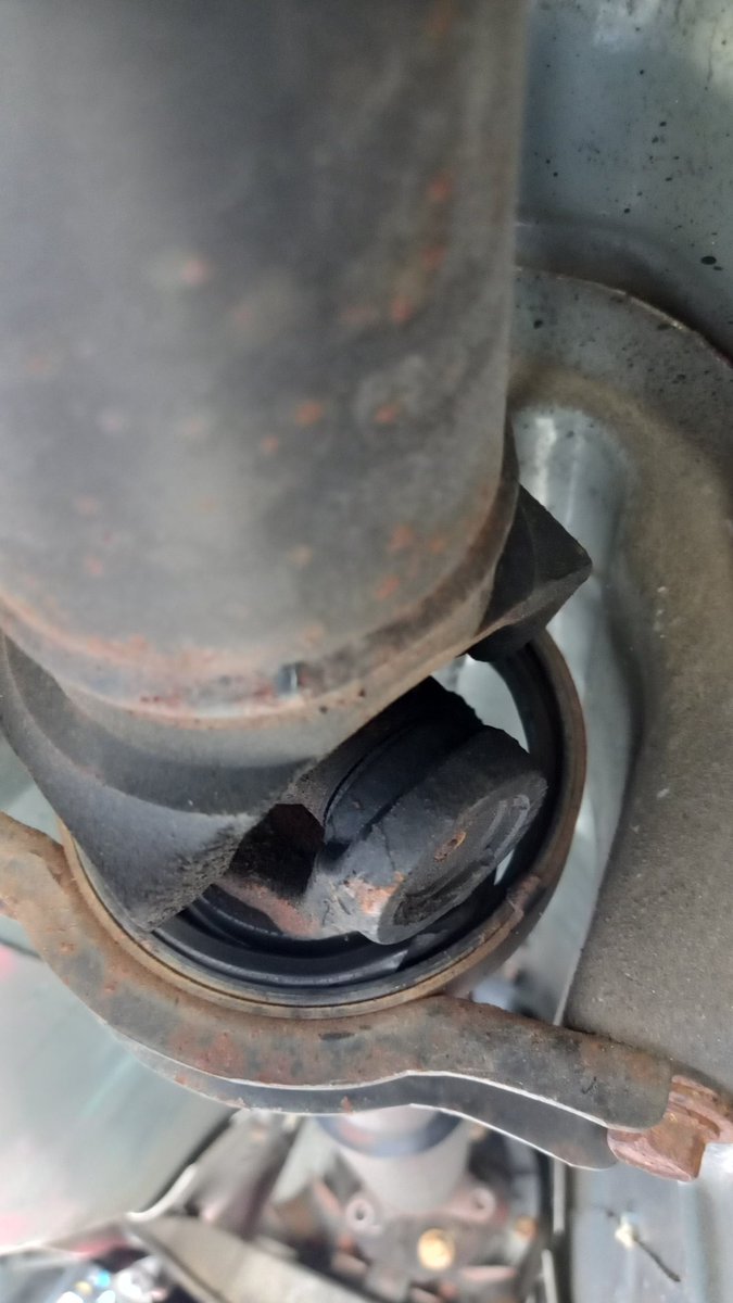 whitewolves76's tweet image. Can you spot the problems here. VTNZ passed this driveshaft for a WOF. WTF!