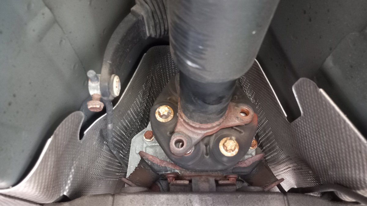 whitewolves76's tweet image. Can you spot the problems here. VTNZ passed this driveshaft for a WOF. WTF!