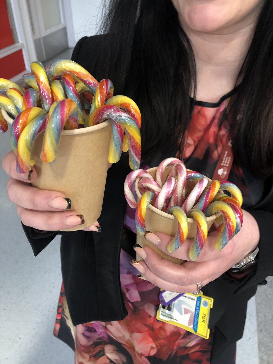 Stockgrn's tweet photo. Christmas staff treats 🥰

Just to ensure that you’re all still sane,
Relax and have a candy cane 🍬 🍭 https://t.co/ENNYF52KVv