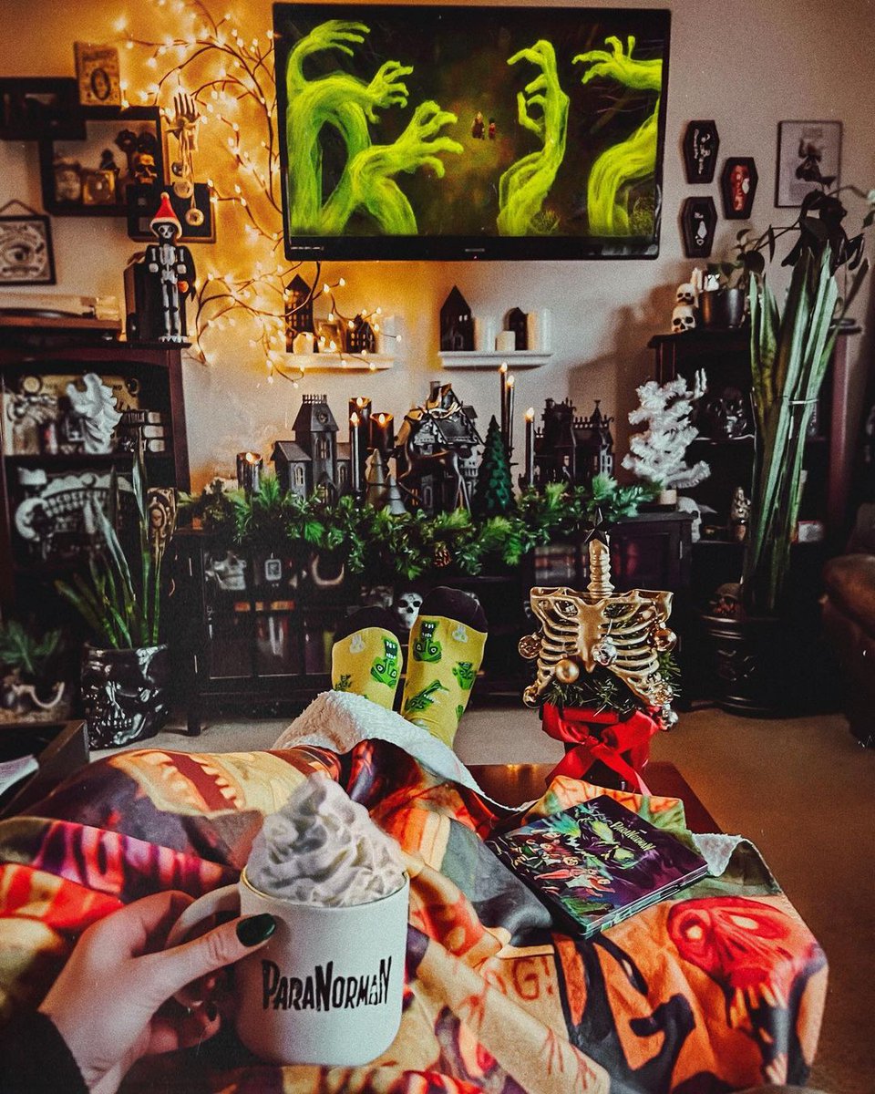Corin has the perfect recipe for a deliciously spooky holiday treat: a mug of cocoa and the new 4K Steelbook edition of #ParaNorman, available today on Amazon (along with #Coraline)! 
(Photo by aperfectpumpkin on Instagram)