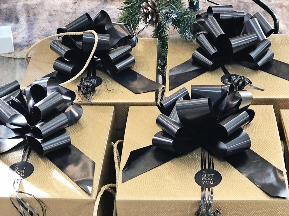 𝗟𝗢𝗞𝗔𝗟𝗘 𝗖𝗔𝗗𝗘𝗔𝗨𝗪𝗜𝗡𝗞𝗘𝗟𝗦🎁🎄
Nog op zoek naar een cadeautje voor de feestdagen? Check ons lijstje lokale (online) cadeauwinkels van Haarlemmermeer.
En je ondersteunt ook nog eens de lokale ondernemer. bit.ly/3HDEzBv #haarlemmermeer
#supportyourlocals ⬇️