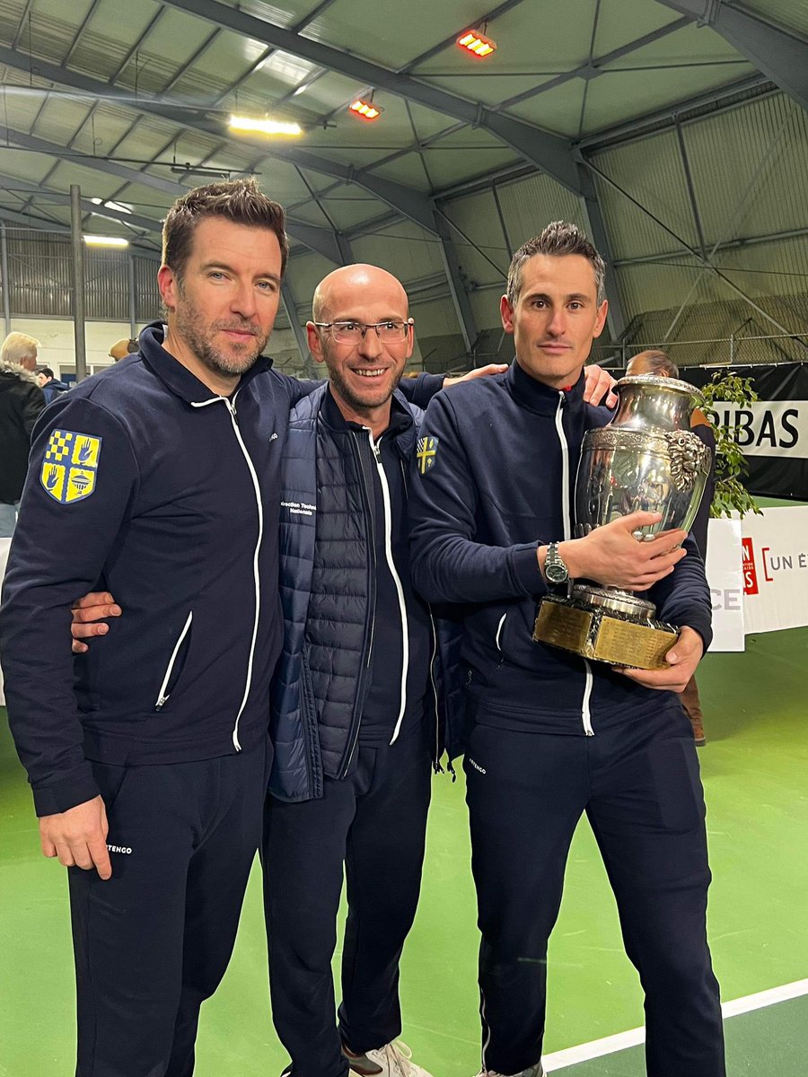 ThierryMeignen's tweet photo. 🏆 Retour sur la remise du trophée au Blanc-Mesnil Sport Tennis, champion de France après une journée riche en suspense ! 

Encore bravo aux joueurs, coachs, Président, bénévoles et supporters 👏🏻 https://t.co/D6CJEAEDZa