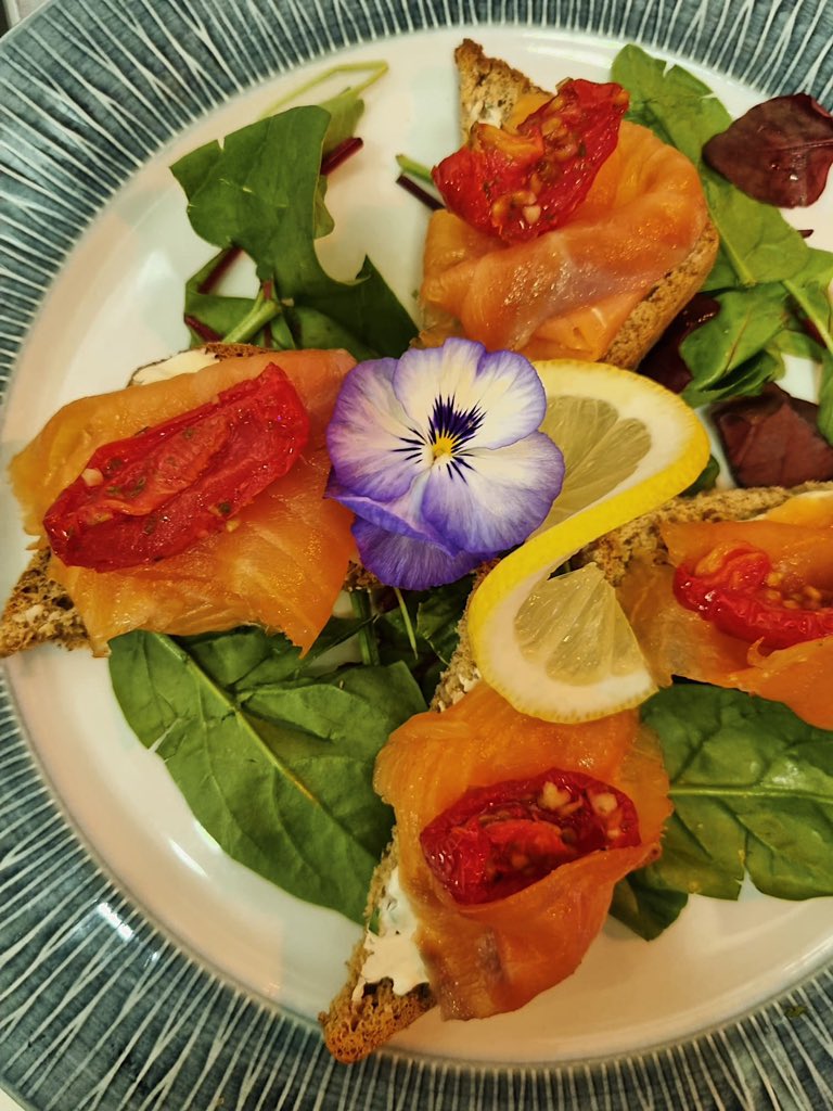 PacinosDublin's tweet photo. Smoked Salmon, served on soda bread with cream cheese and sundried tomato - Yes please! 🤌🏼 https://t.co/U0nNaxCYzN