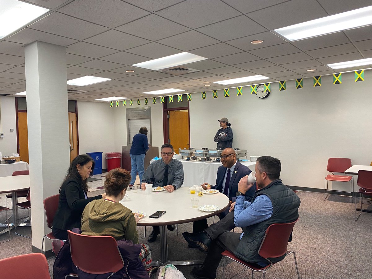 UWSPWausau's tweet photo. Everyone enjoyed the pancake brunch this morning. Thank you Taste of Jamaica and our faculty and staff who made this possible. We also thank Chancellor Gibson and Provost Cornell-Swanson for attending #uwspwausau 💜💛 https://t.co/1meUi7kxOR