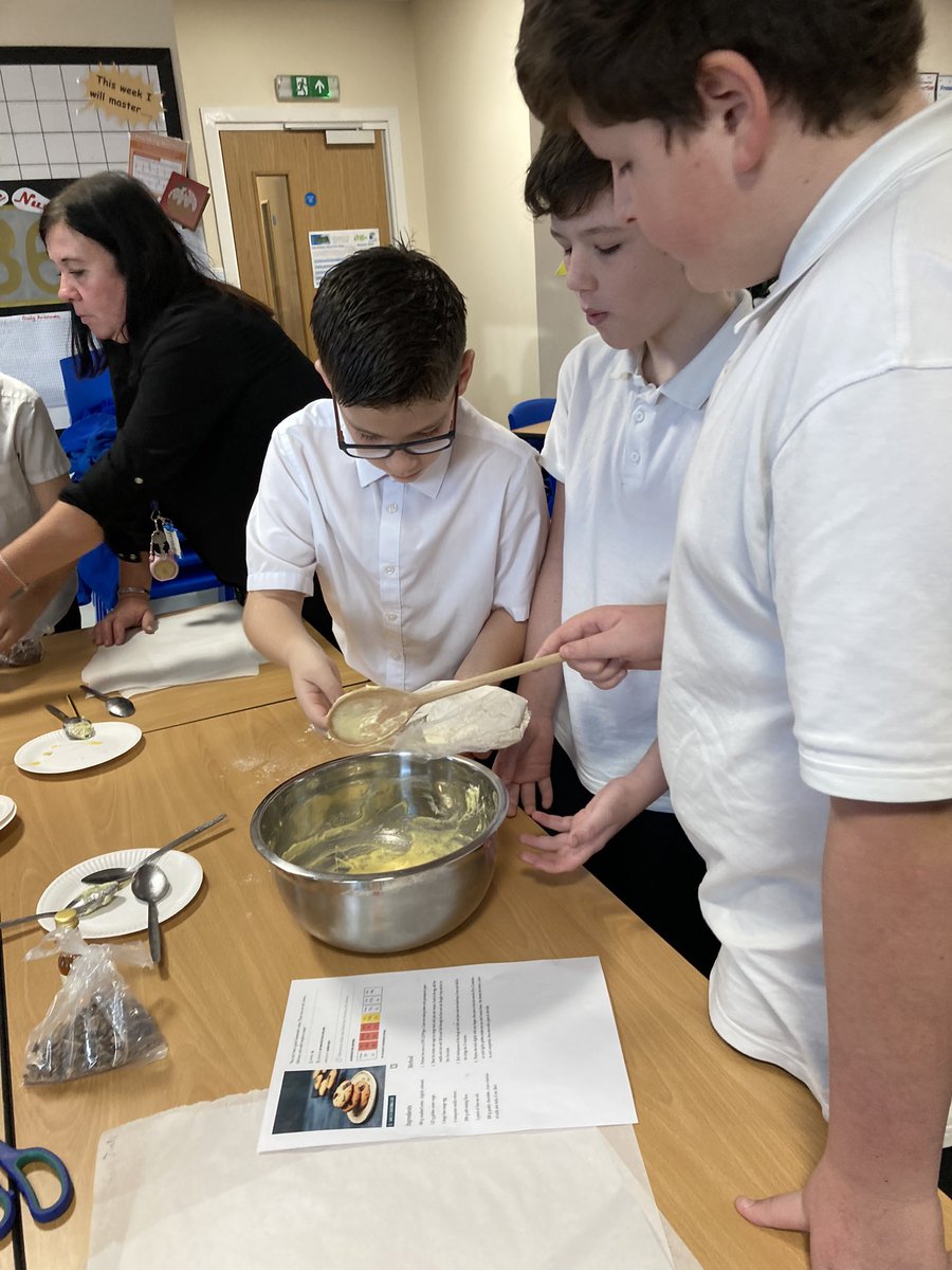 latimerprimary's tweet image. What a beautiful day we have had in Year 6! We made delicious cookies and some fantastic cards. We had so much fun today! #ClassVC #ClassTJ #christmasfun