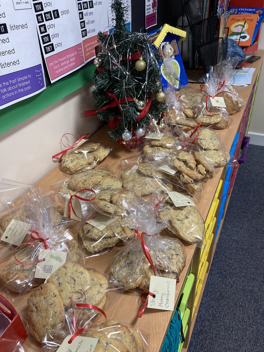 latimerprimary's tweet image. What a beautiful day we have had in Year 6! We made delicious cookies and some fantastic cards. We had so much fun today! #ClassVC #ClassTJ #christmasfun