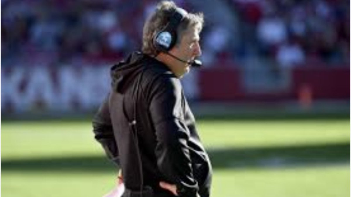 ARHoopsters1's tweet photo. Loved watching his teams play. He was different and was ok with it. Coached at an extremely high level and never felt he had to conform to the norm.
I loved listening & laughing at his rants. He was unique. Prayers for his family, team & community
#AirRaid
#Blackbeard
#NoHotdogs https://t.co/aAHBN3Fi3S