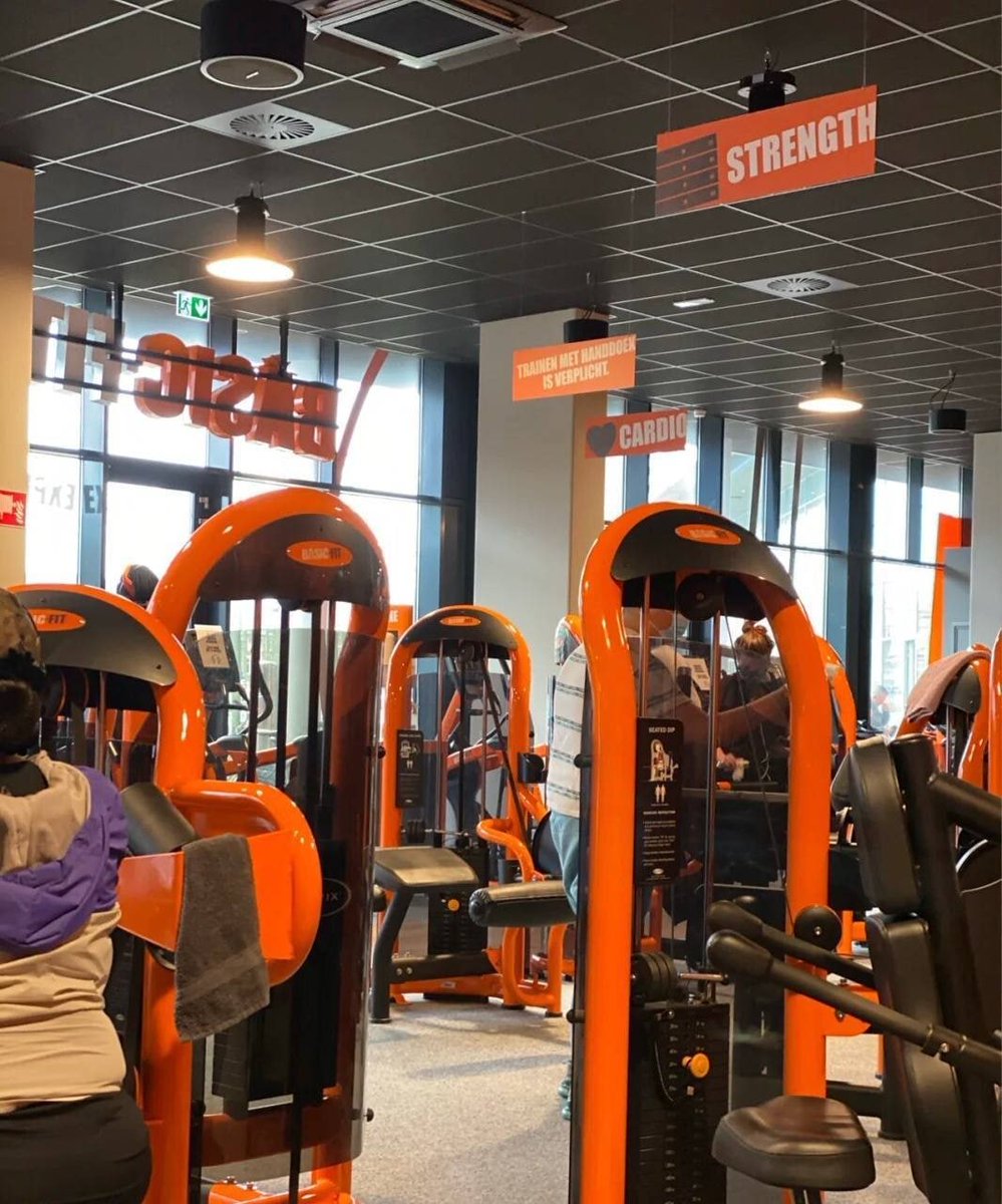 yaoyaofeg's tweet photo. After work, take some time to get fit😂😂 https://t.co/JPjmoTSRr5