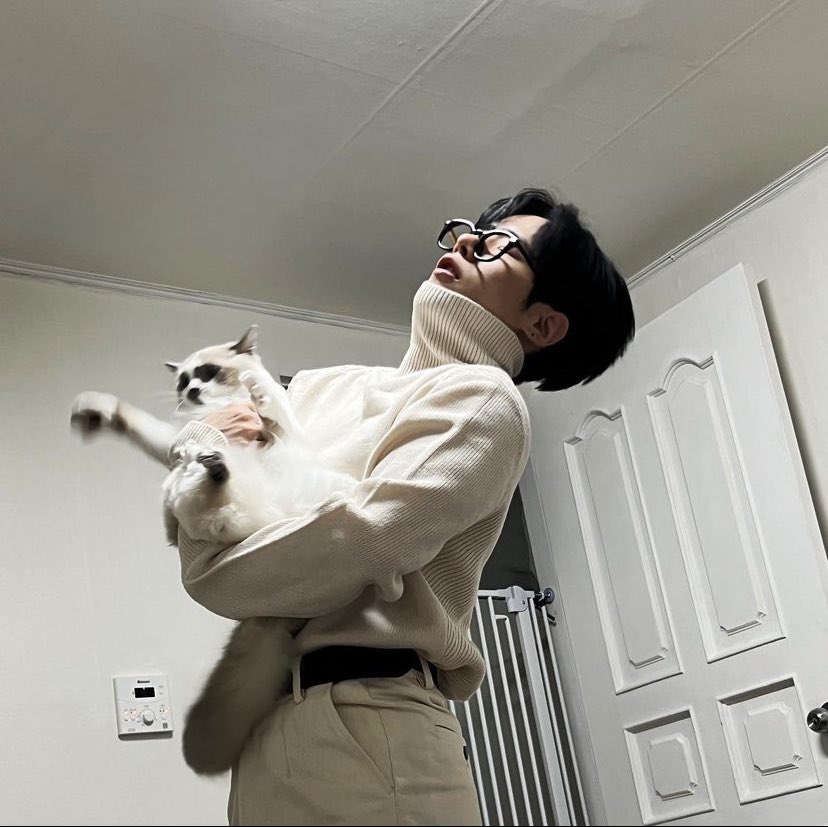 OmegaxIG's tweet photo. They say it’s good to see you For X :)

#오메가엑스 #OMEGA_X #젠 #XEN https://t.co/K3ZL3iANWv