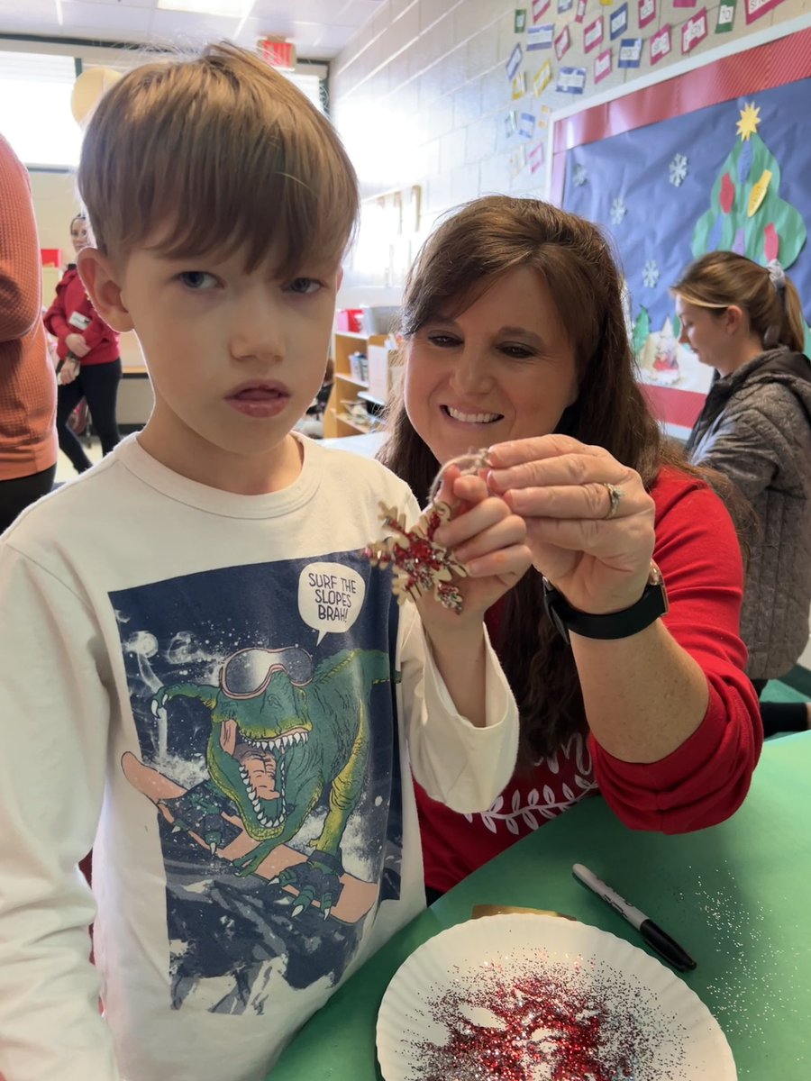 MVESGainesville's tweet photo. Mr. Patrick and Mrs. Pollock’s Jr. Trojans enjoyed celebrating the holiday season during this afternoon’s class party 💚❄️🎄🍪🎅🏼 @Hall_Schools @HallCountySO @ScottPat000 #MakingSnow #ThankYouTeachersAndParents https://t.co/Q5FBYFROPA