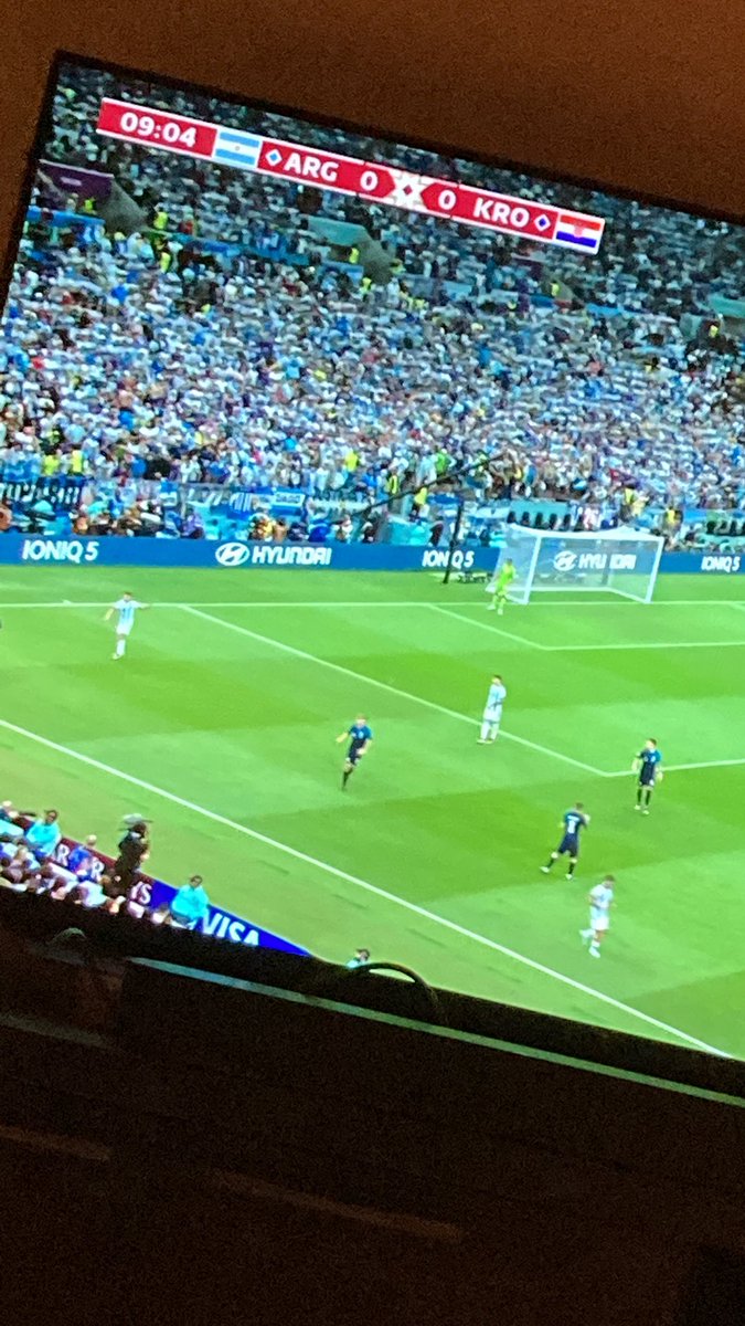 Der er forhandlet om en ny regering i 41 dage … og så bliver man lige præcis færdig midt i en VM-semifinale.
Jeg vil stille et ultimativt krav om en uvildig advokatundersøgelse om det forløb! 😡
#dkpol