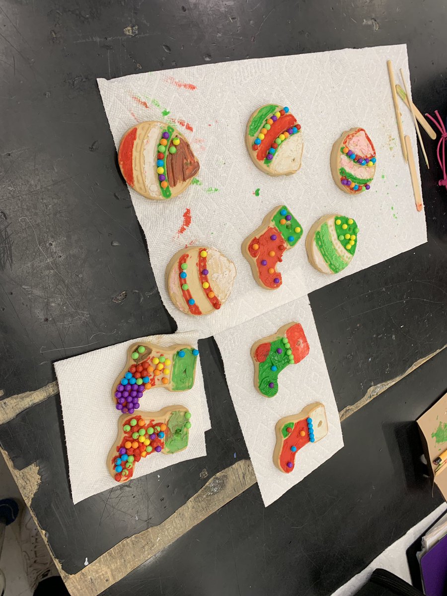 MsJZhang's tweet photo. Thank you @welcome_tdsb for continuing to give our newcomers great experiences! We had a fun time decorating our ornaments today! @samsrps @LC3_TDSB @tdsb @TDSB_ESL https://t.co/i74T71jFDR